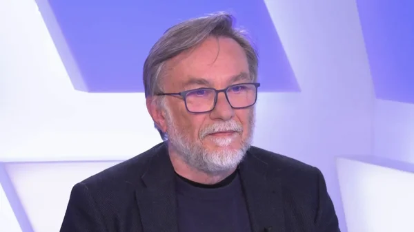 Marc Dugain invité de l'émission « C dans l'air » sur France 5, pour son livre « Dans la tête d'un président ».