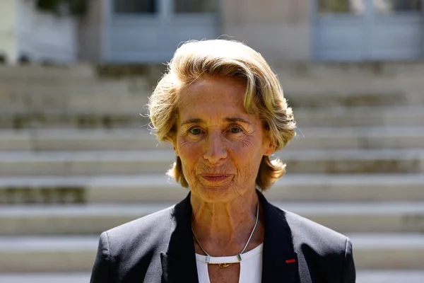 Caroline Cayeux, ministre des Collectivités territoriales, quittant le gouvernement.