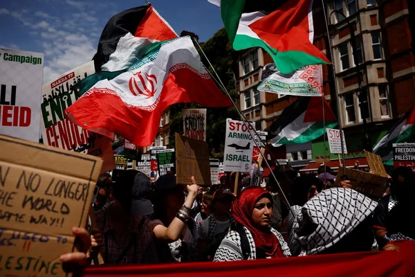 Manifestations en soutien à Gaza à Londres et Berlin.