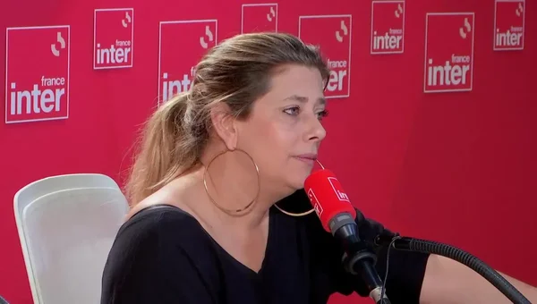 Couverture du roman « Les filles de la librairie » de Giulia Foïs