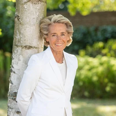 Caroline Cayeux en situation informelle, lors d'une sortie publique.