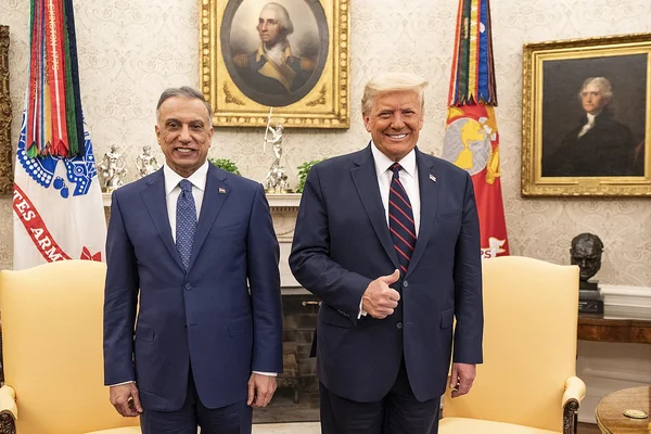 Le président Donald Trump accueillant le Premier ministre irakien à la Maison Blanche.