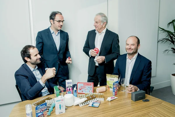 Réunion de direction chez Urgo autour de produits de la marque.