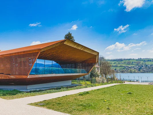 Le nouveau musée archéologique du lac de Paladru, écrin des trésors néolithiques et médiévaux.