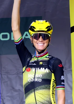 Pauline Ferrand-Prévot lors de la présentation des équipes de la 8ème étape du Tour de France Femmes 2025 à Chambéry.