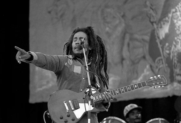 Bob Marley sur scène au Dalymount Park, Dublin, le 6 juillet 1980.