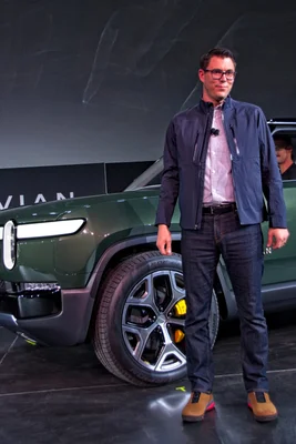RJ Scaringe, fondateur et PDG de Rivian, au lancement du Rivian R1S au Salon de l'auto de Los Angeles 2018