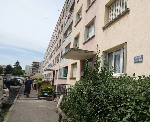 Avenue du Bel Air à Villeurbanne, où un corps calciné a été retrouvé, conduisant à la fermeture de la crèche voisine.