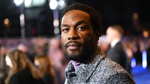 Yahya Abdul-Mateen II lors de la production de la série Netflix 'Man on Fire'.
