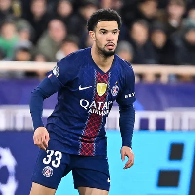 Warren Zaïre-Emery en pleine action sous le maillot du PSG.