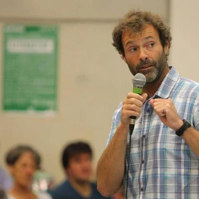 Christophe Cassou, climatologue, prenant la parole au micro.