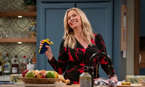 Leanne Morgan dans la cuisine de sa série Netflix.