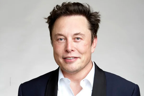 Portrait d'Elon Musk avec filigrane.