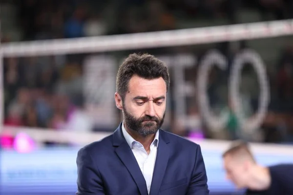 Le sélectionneur des Bleues après la défaite contre l'Ukraine.