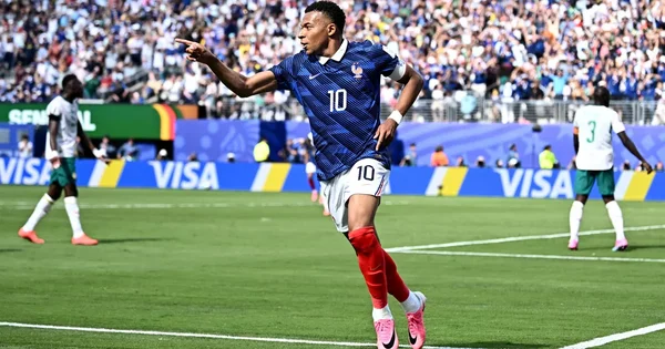 Kylian Mbappé célébrant un but lors du match France-Sénégal.
