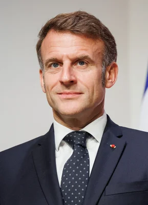 Emmanuel Macron en portrait officiel.