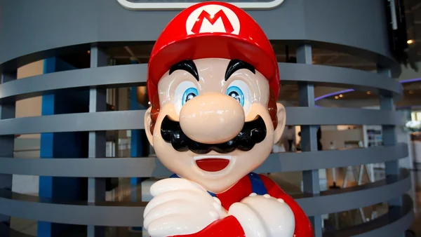 Statue de Mario, icône culturelle du jeu vidéo, photographiée en gros plan.