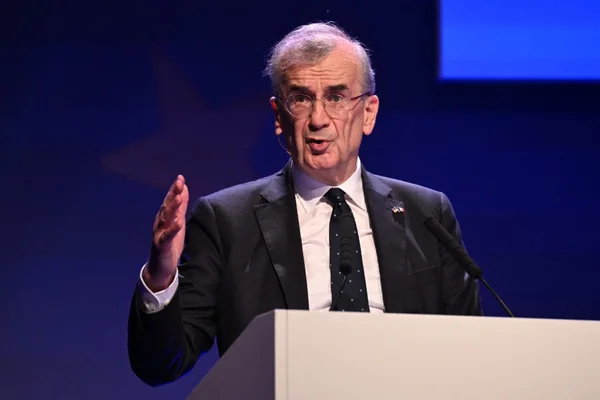 François Villeroy de Galhau lors d'une conférence de presse.