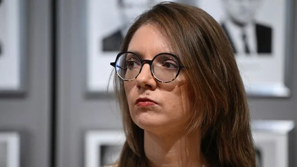 Aurore Bergé en portrait rapproché.