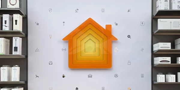 Présentation en magasin de la domotique avec un logo maison orange