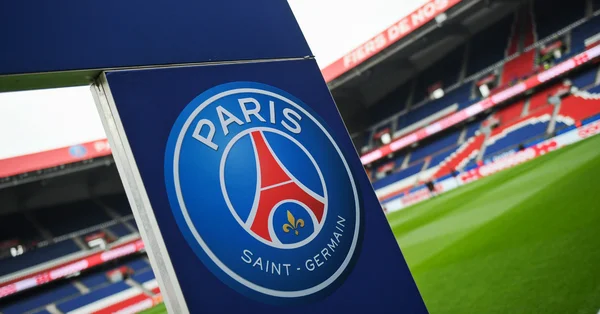 Le logo du Paris Saint-Germain au Parc des Princes.