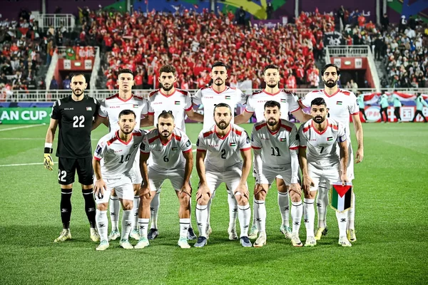 L'équipe de Palestine de football posant avant un match.