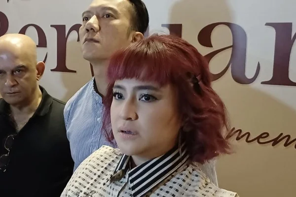 Marshanda et d'autres acteurs lors d'une scène du film