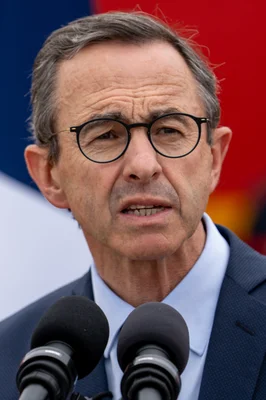 Bruno Retailleau s'adressant à la presse.