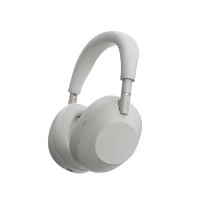 Casque Sony WH-1000XM5 blanc sur fond blanc.