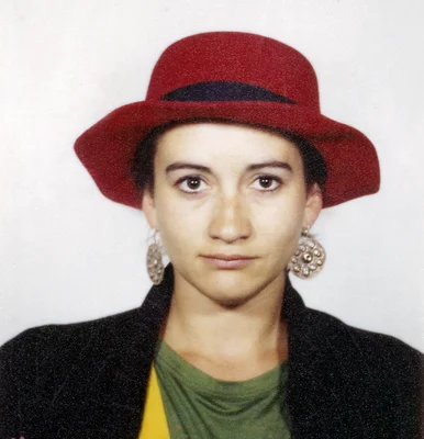 Caroline Loeb, interprète du tube « C'est la ouate », en portrait studio.