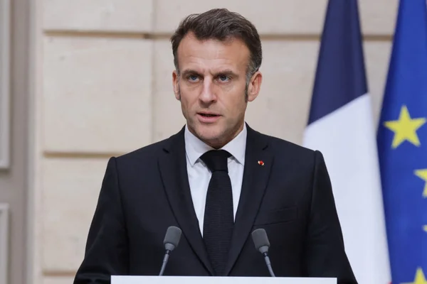 Emmanuel Macron annonce l'arraisonnement du pétrolier russe Tagor dans l'Atlantique.