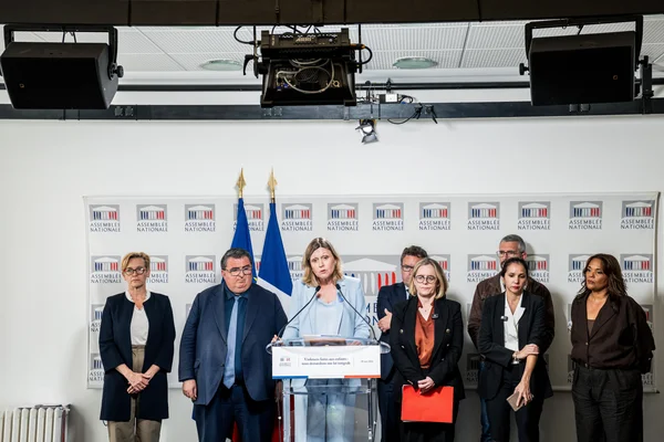 Conférence de presse à l'Assemblée nationale sur la loi-cadre contre les violences, relancée après l'affaire Lyhanna.