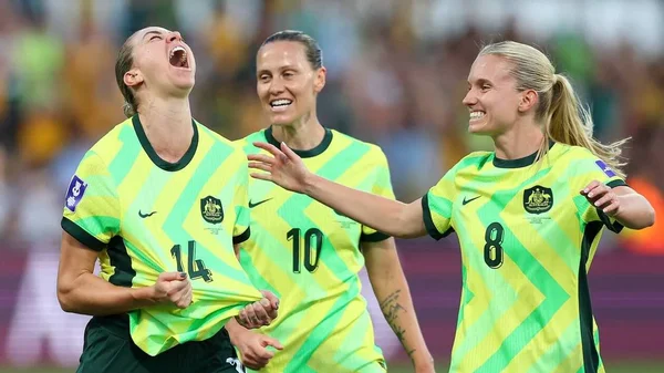 Des joueuses australiennes célébrant leur qualification pour le Mondial féminin 2027.
