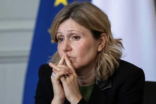 Yaël Braun-Pivet, présidente de l'Assemblée nationale, en pleine réflexion sur le texte contre les violences sexuelles.