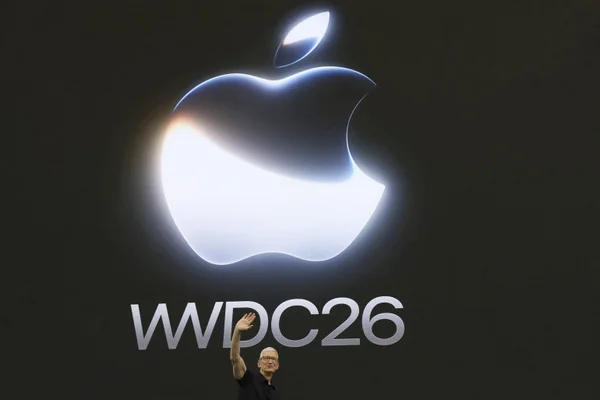 Tim Cook sur scène lors de la keynote WWDC26.