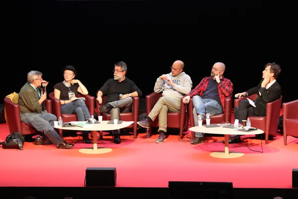 Étienne Klein et d'autres intervenants lors d'un échange avec le public aux Utopiales 2015.