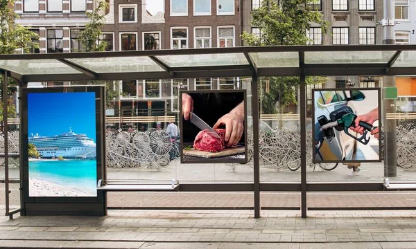 Abribus à Amsterdam affichant des publicités pour des croisières, de la viande et des énergies fossiles, désormais interdites.