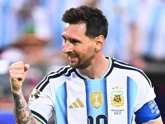 Lionel Messi célébrant une victoire sous le maillot argentin lors de la Coupe du Monde 2026.