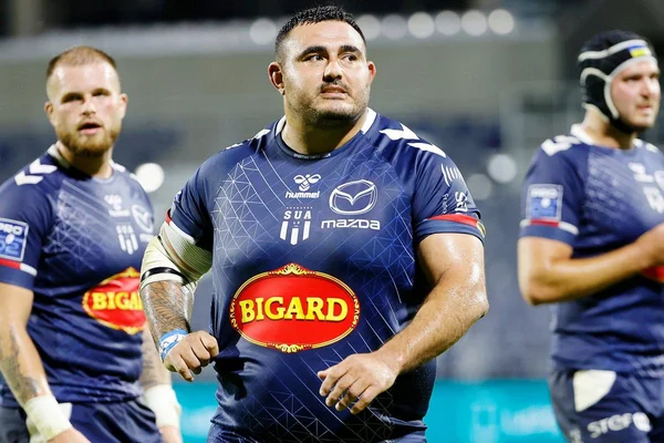 Malik Hamadache (au centre) et ses coéquipiers en pleine course sur le terrain.