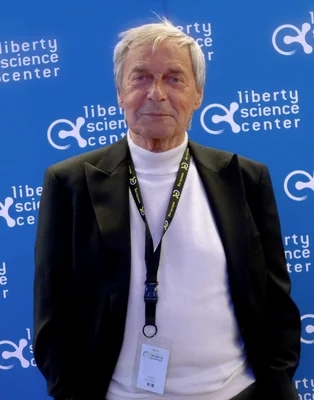 Ernő Rubik, créateur du Rubik's Cube, au Liberty Science Center
