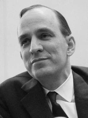 Portrait d'Ingmar Bergman en costume-cravate.