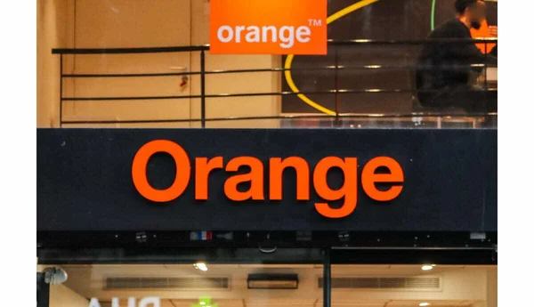 Devanture d'un magasin Orange, point de contact pour les clients impactés par la panne.