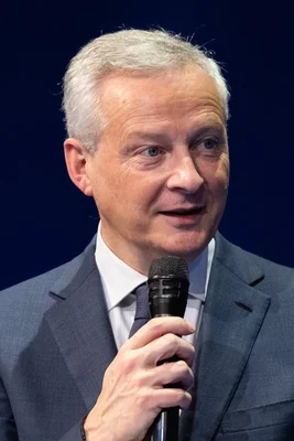 Bruno Le Maire en 2022, micro à la main.