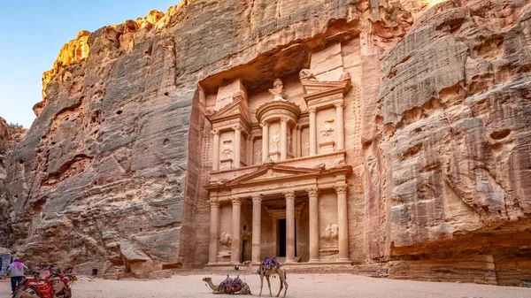 Le Trésor de Pétra en Jordanie, destination phare du Golfe Persique proposée par les voyagistes français.
