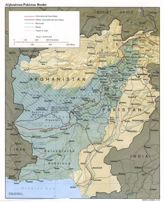 Carte de la frontière entre l'Afghanistan et le Pakistan, illustrant la ligne Durand et les revendications territoriales pachtounes.