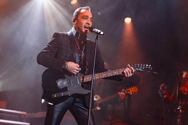 Jean-Baptiste Guégan, qui prêtera sa voix pour le biopic de Johnny Hallyday, en concert.