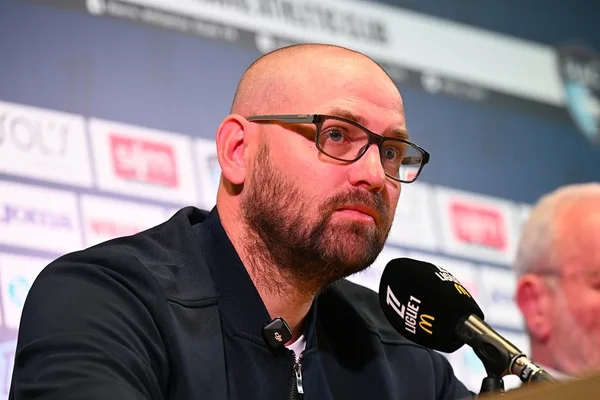 Mathieu Bodmer lors d'une conférence de presse après son départ du Havre AC.