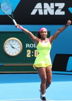 Serena Williams célébrant sa victoire à l'Open d'Australie 2015.