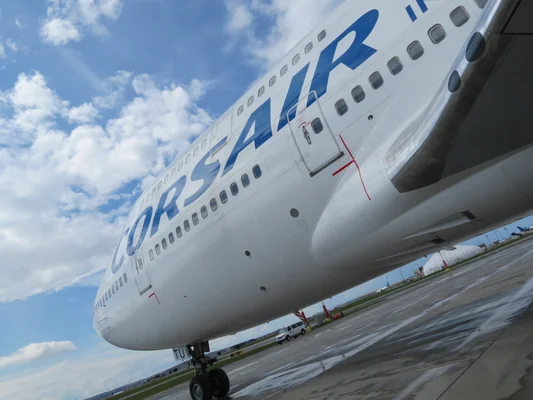 Un Airbus A330 de Corsair International au sol, appareil typique des vols long-courriers de la compagnie.