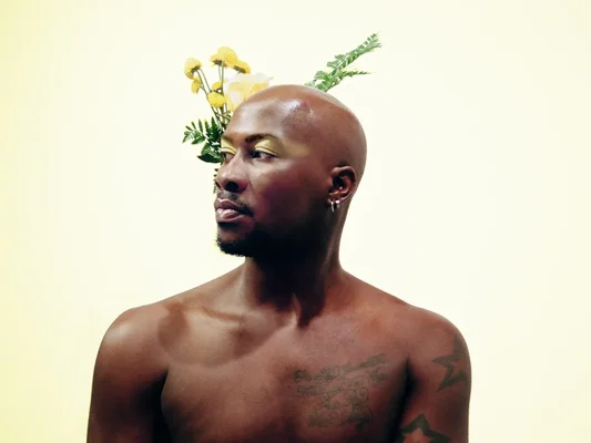 Kemar Jewel, ami d'O'Shae Sibley, posant pour la campagne de financement participatif dédiée à un hommage vidéo vogue au danseur assassiné.